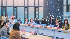 中国科学手艺大学物理学院卢荣德副传授做了题